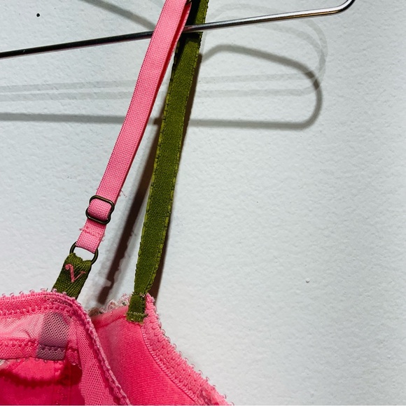 Beautiful Victoria's Secret Pink and Green Floral Lace Bra 34B. Embroidery Lace - Picture 10 of 10